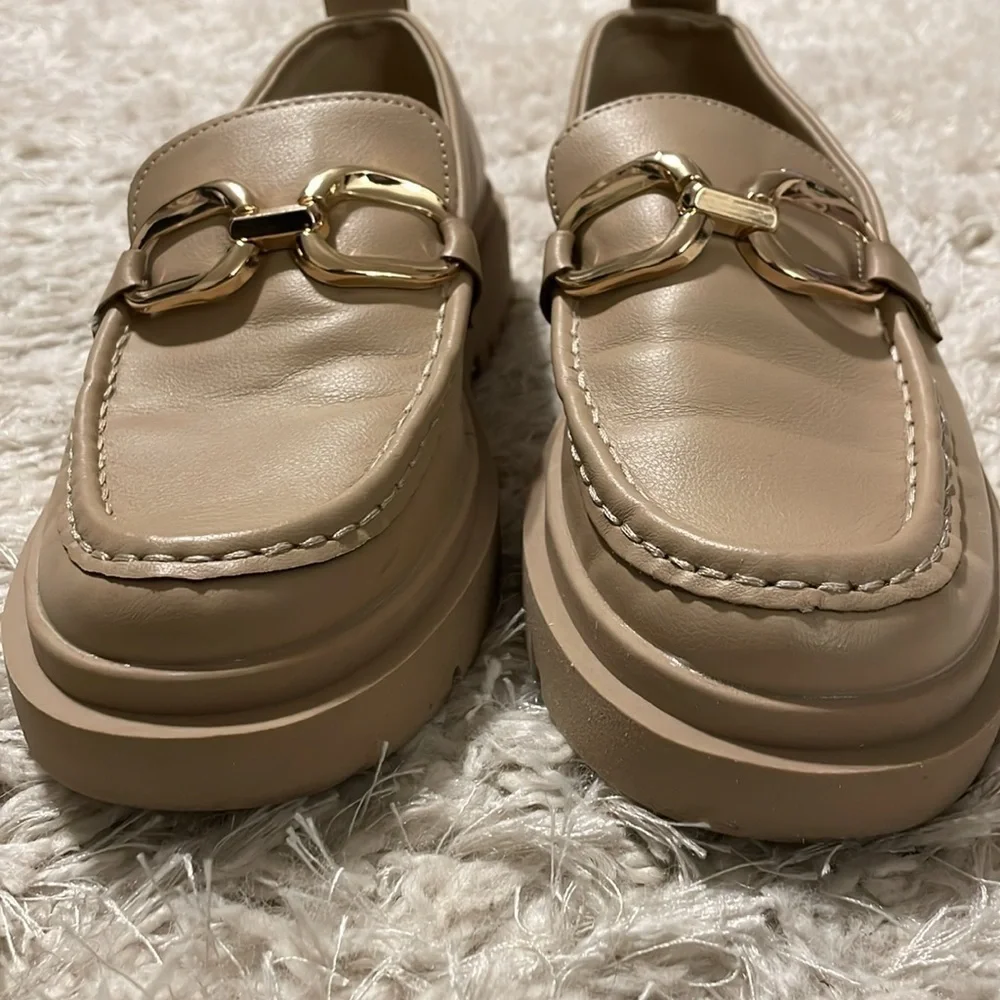 Zara Women’s Slip On Loafers Size 7 Tan Khaki Gold Buckle Chunky Lug Sole